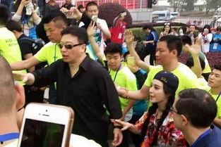 大西平吃瓜群众,吃瓜群众的狂欢盛宴